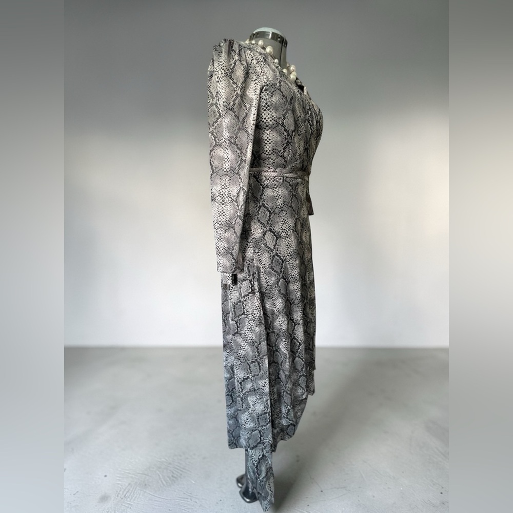 Betsey Johnson Snake Print Wrap Maxi Dress Animal Print Long Sleeve Petite 8P - Picture 2 of 8